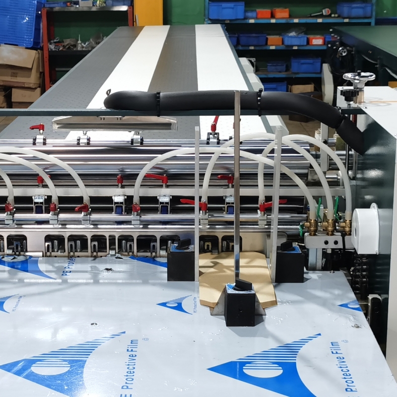 Automatic smart paper gluing machine with stop model